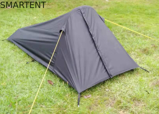 Équipement de camping en plein air Tentes de trekking gonflables à deux couches en polyester enduit en PU noir imperméable à l'eau pour 1 personne fournisseur