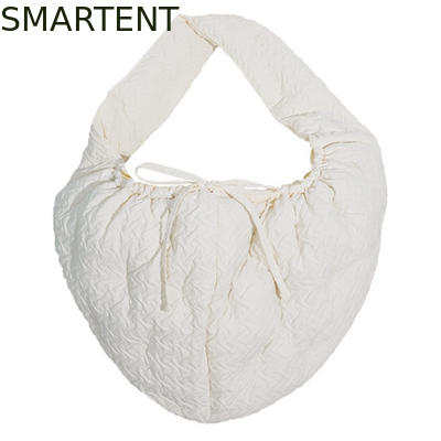 Cute fournitures pour animaux de compagnie Couleur blanche Polyester sac à épaule pour animaux de compagnie Hiver chaud sac crossbody doux et confortable sac pour animaux de compagnie fournisseur