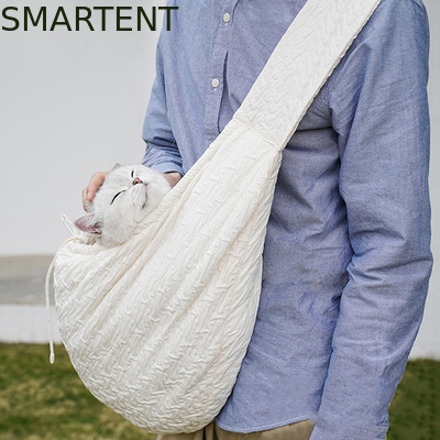 Cute fournitures pour animaux de compagnie Couleur blanche Polyester sac à épaule pour animaux de compagnie Hiver chaud sac crossbody doux et confortable sac pour animaux de compagnie fournisseur