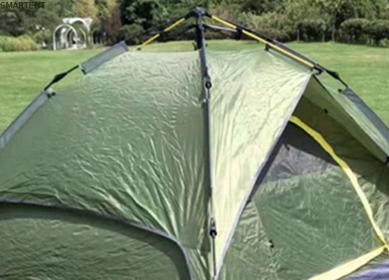 210*210*135cm Poteaux automatiques en fibre de verre imperméables à l'eau PU2000mm revêtus de vert 190T polyester imperméables à la pluie Tentes de camping extérieures fournisseur