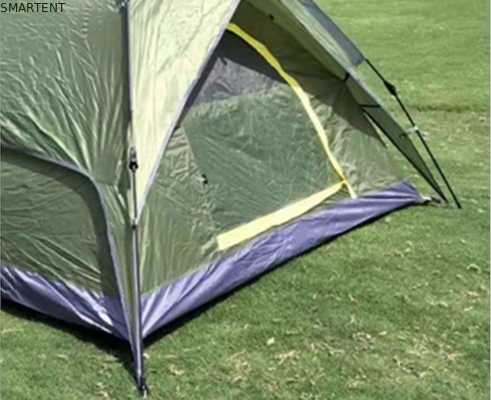 210*210*135cm Poteaux automatiques en fibre de verre imperméables à l'eau PU2000mm revêtus de vert 190T polyester imperméables à la pluie Tentes de camping extérieures fournisseur
