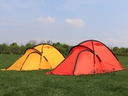 Les tentes campantes extérieures confortables PU8000mm orange ont enduit l'auvent en aluminium en nylon de cadre de 360T Ripstop fournisseur